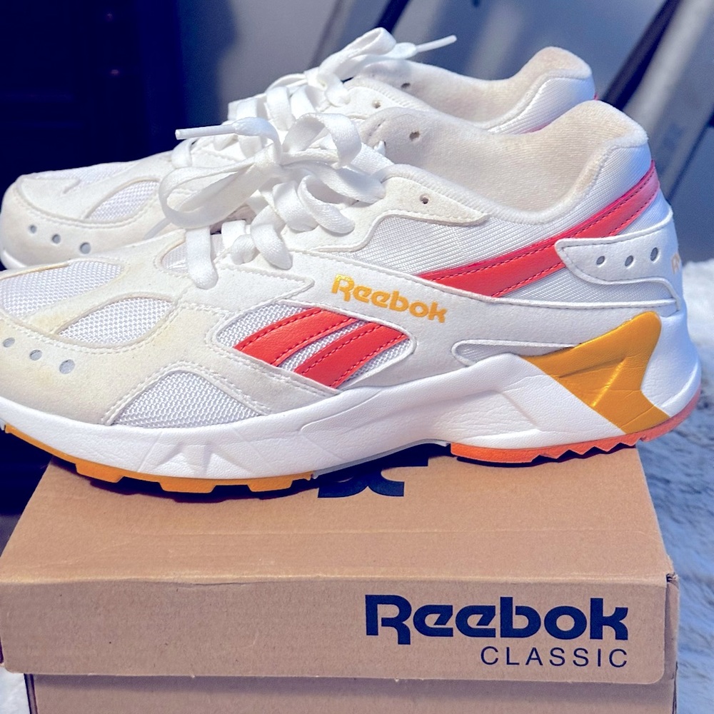 Reebok women’s Aztec classic sneakers white